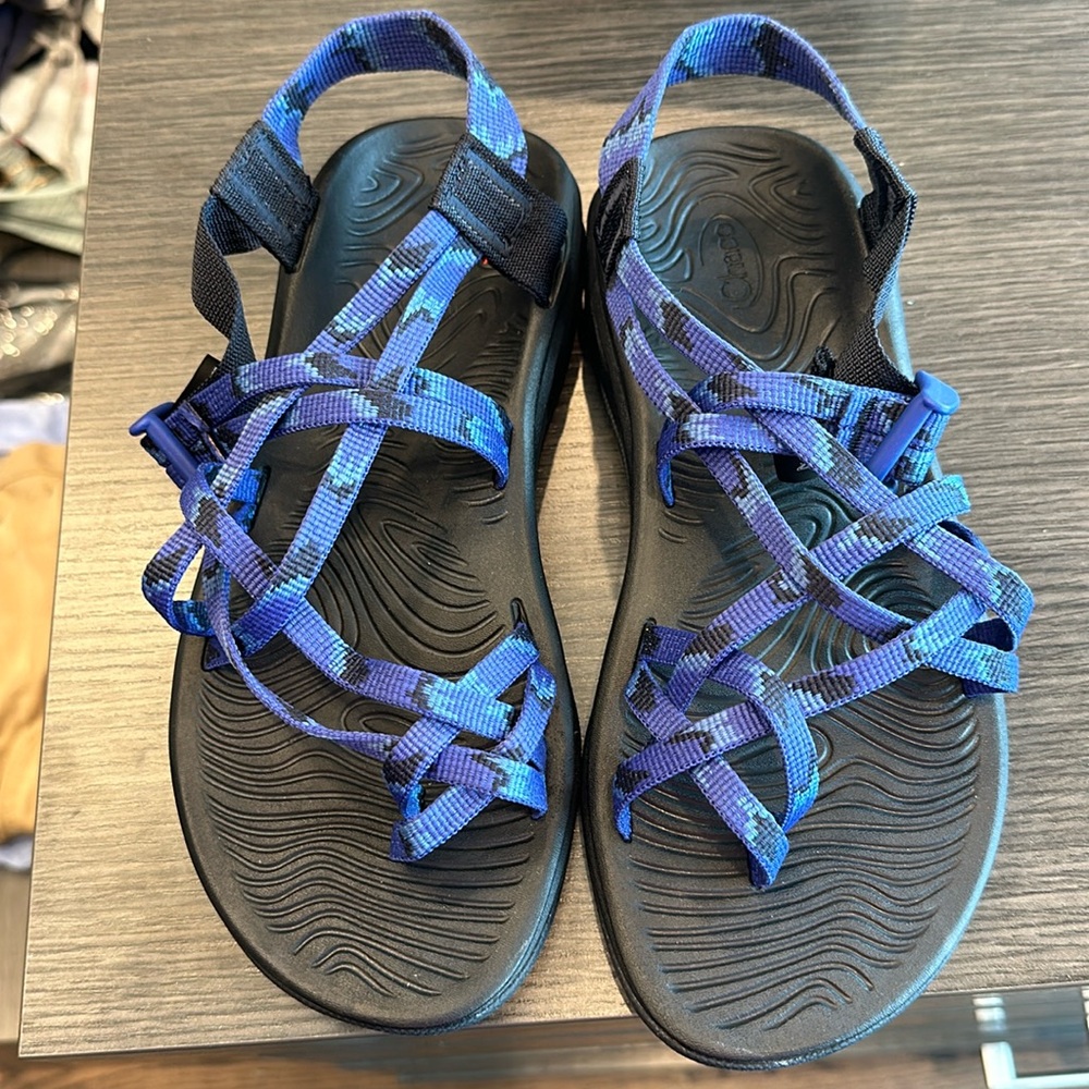 Brand new in box Chaco zvolv x2 tinge navy sandal